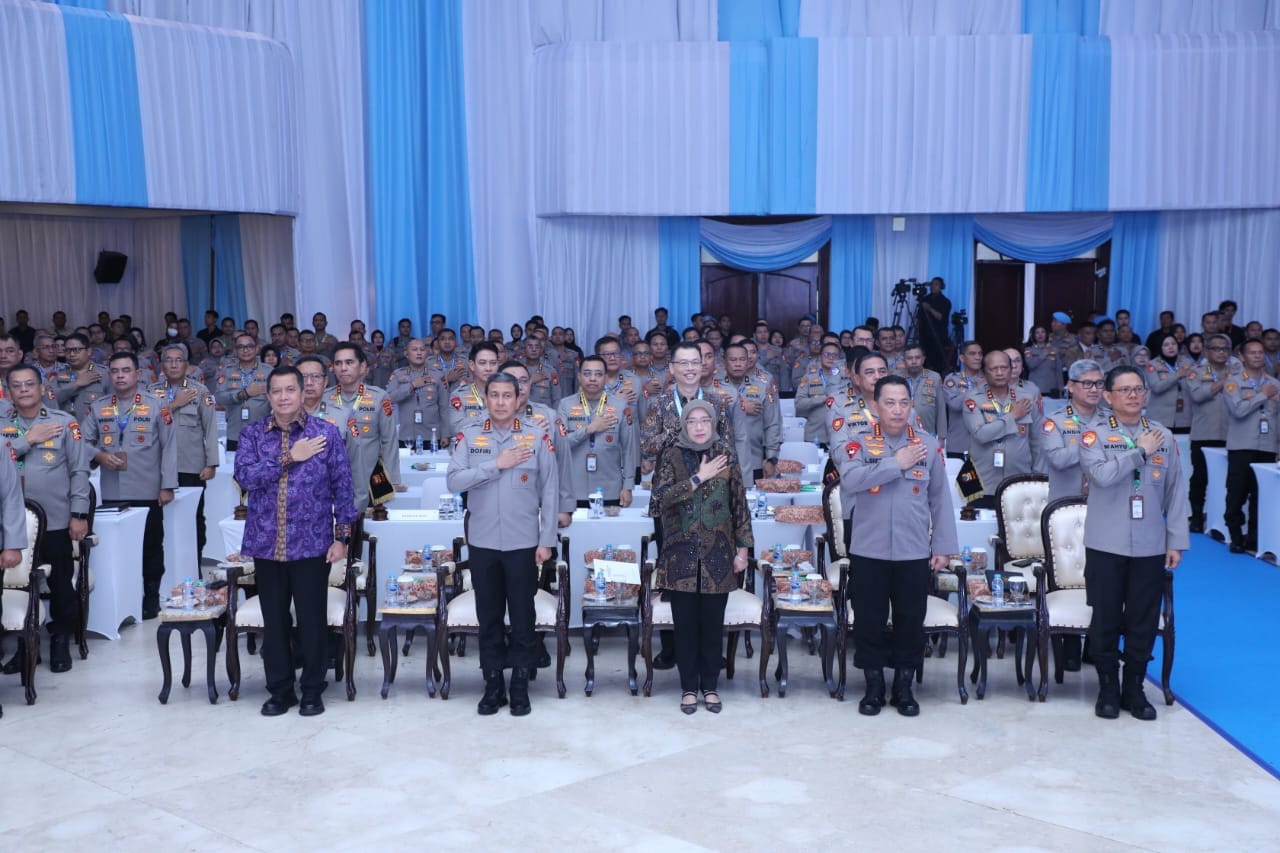 Kemenpan RB Anugerahkan Penghargaan ke Rumkit Bhayangkara dan 11 Satwil Polda Kalteng
