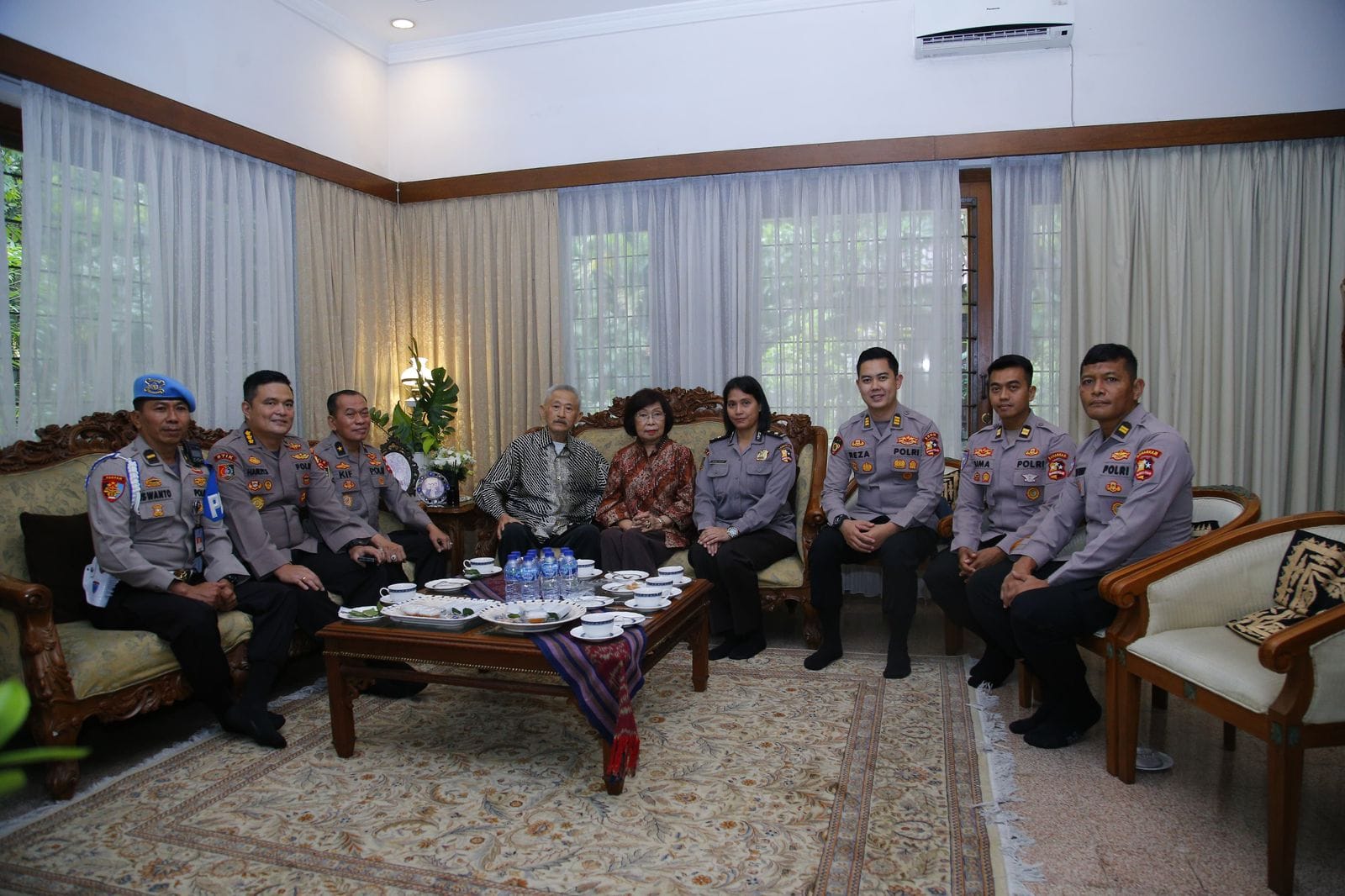 Polri Gelar Anjangsana ke Kediaman Mantan Kapolri Jelang HUT Bhayangkara ke-79
