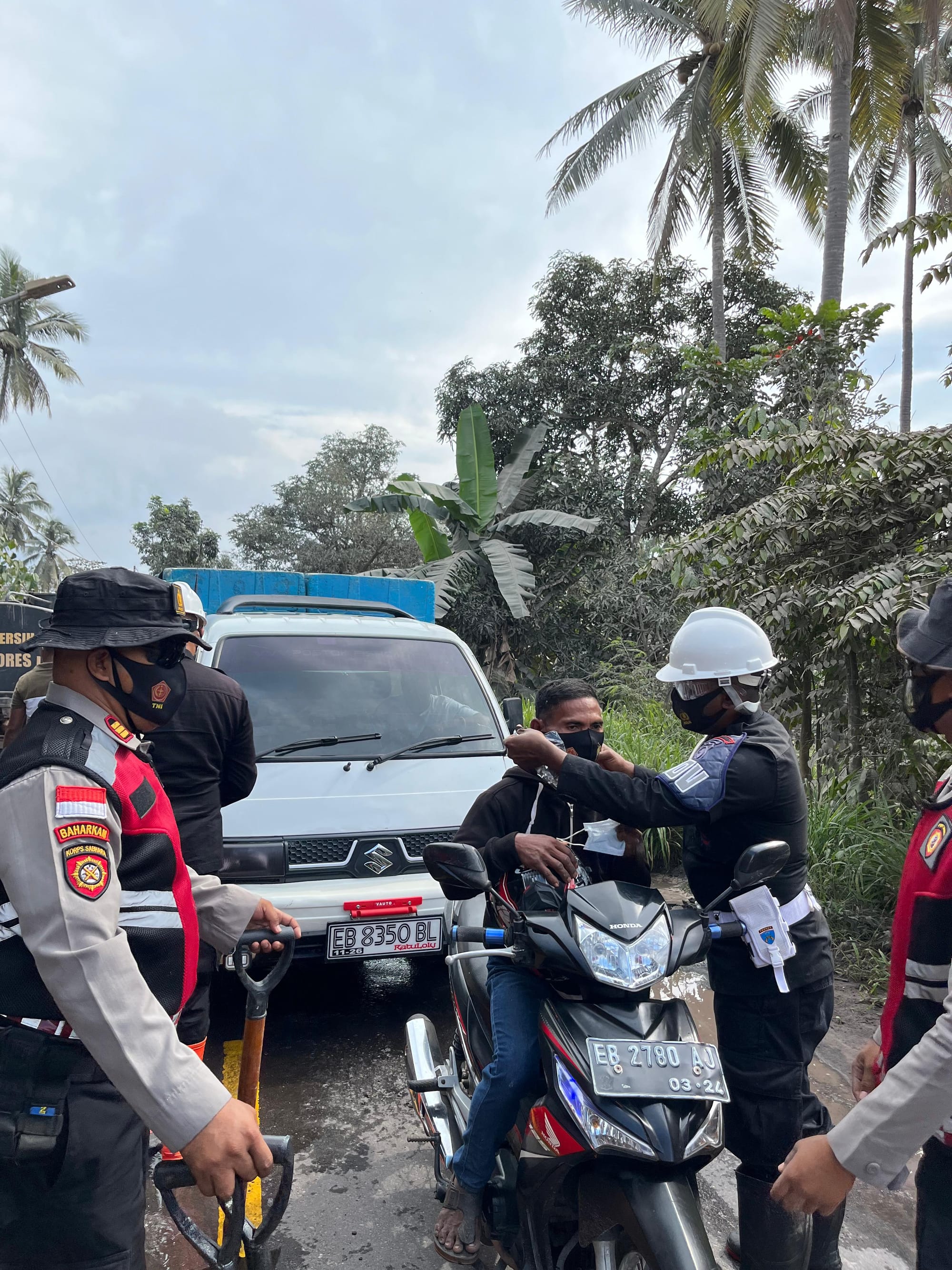 Polri Peduli, Polda NTT Imbau Warga Waspada Erupsi Gunung Lewotobi Laki-Laki