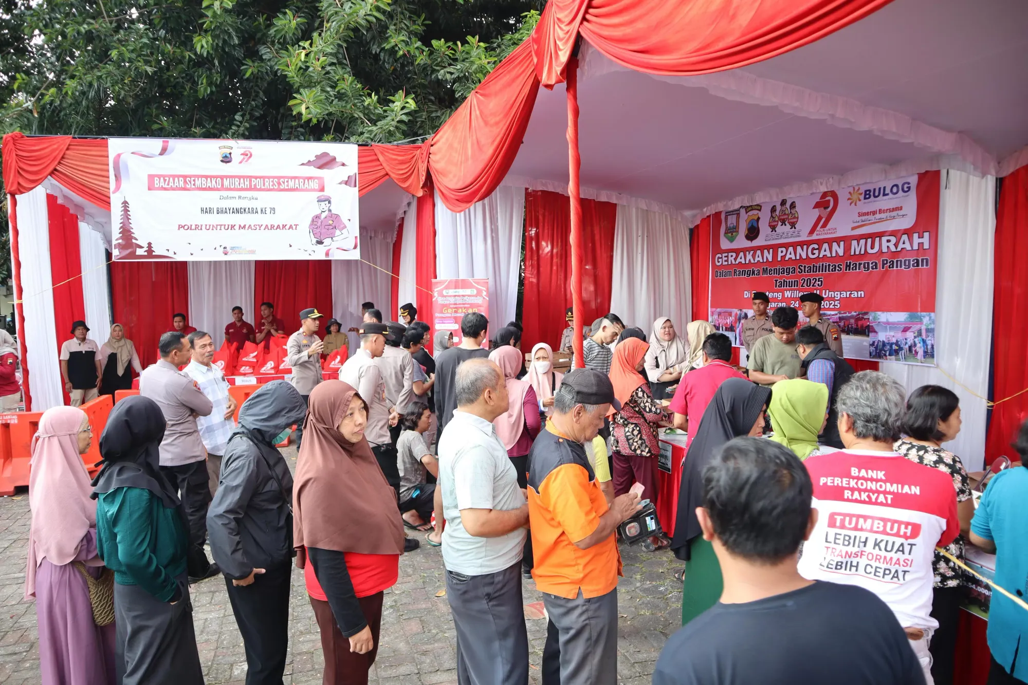 Polres Semarang Gelar Bazar Sembako Murah, Tunjukkan Kepedulian di Hari Bhayangkara ke-79