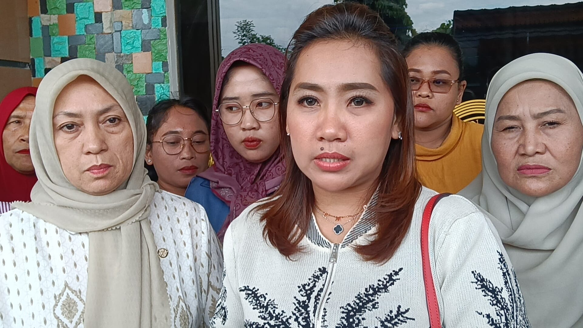 Tangis Keluarga Pecah di Sidang Kopda Bazarsah: "Kami Hanya Ingin Baju Anak Kami Dikembalikan"