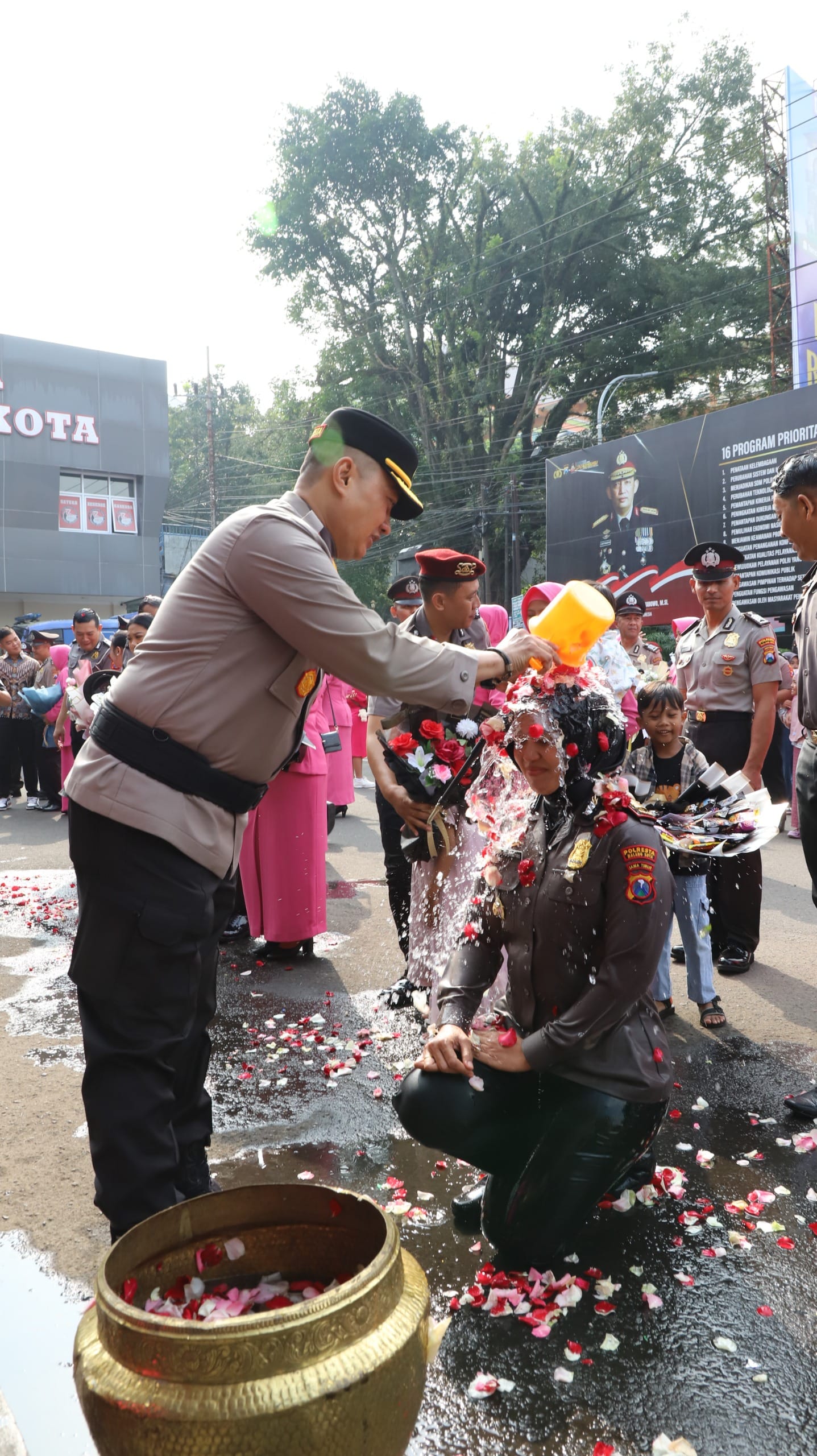 Kado Bhayangkara: 54 Polisi Malang Kota Diganjar Kenaikan Pangkat!