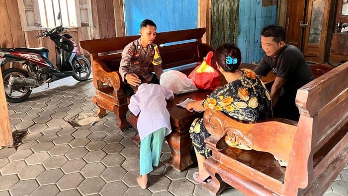 Peduli Sesama, Bhabinkamtibmas Kradenan Bantu Anak Berkebutuhan Khusus