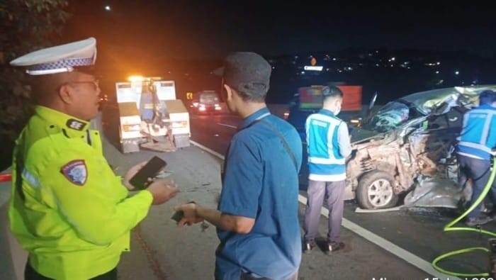 Avanza Hantam Truk Tronton di Tol Semarang, Satu Orang Tewas di Tempat