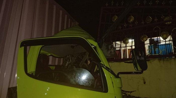 Truk Rem Blong Hantam Rumah di Banyumas, Pemilik Alami Trauma dan Rugi Puluhan Juta