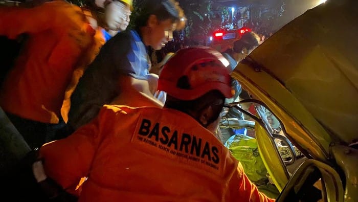 Rem Blong Diduga Penyebab Truk Tabrak Rumah di Banyumas, Kernet Tewas Tragis