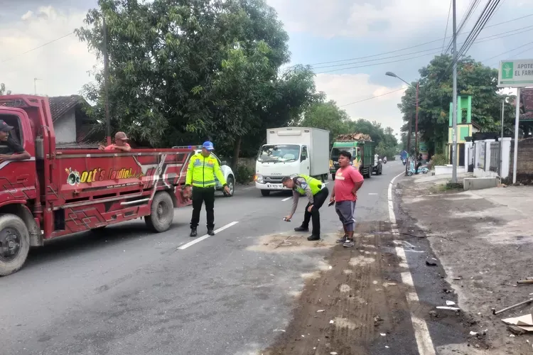 Truk Tabrak Vario di Jalan Provinsi Lasem-Sale, Suhardiyanto Tewas