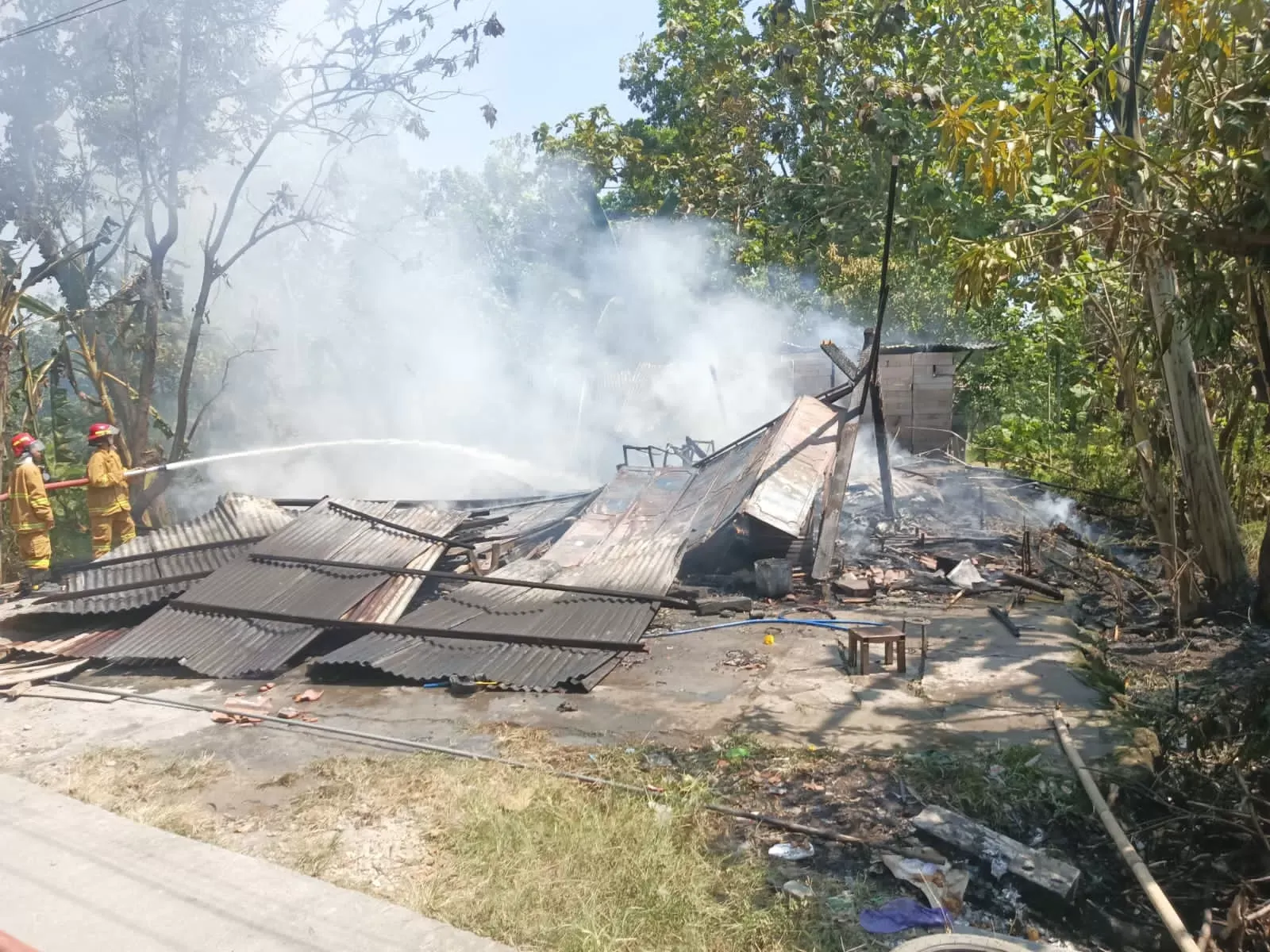 Kebakaran di Ngroto Gubug Hanguskan Tiga Sepeda Motor dan Rumah, Diduga Akibat Korsleting Kipas Angin