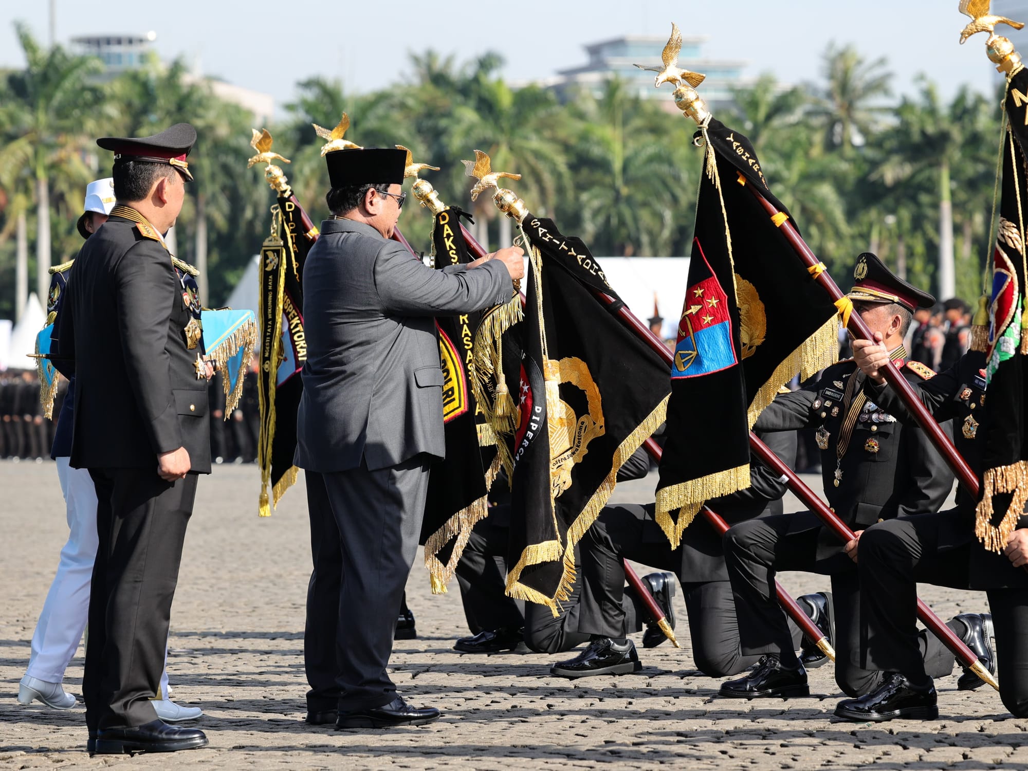 Presiden Anugerahkan Nugraha Sakanti untuk Divisi Humas Polri dan Enam Satker Lain