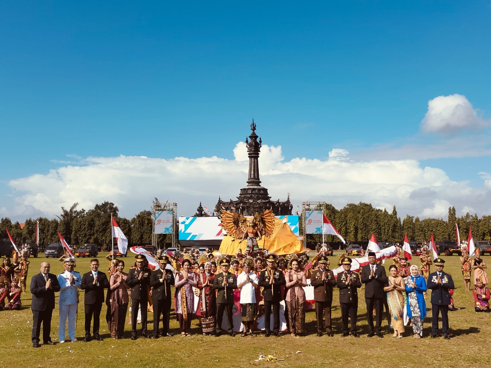 Forkopimda Beri Kejutan Tumpeng untuk Kapolda Bali di Hari Bhayangkara ke-79