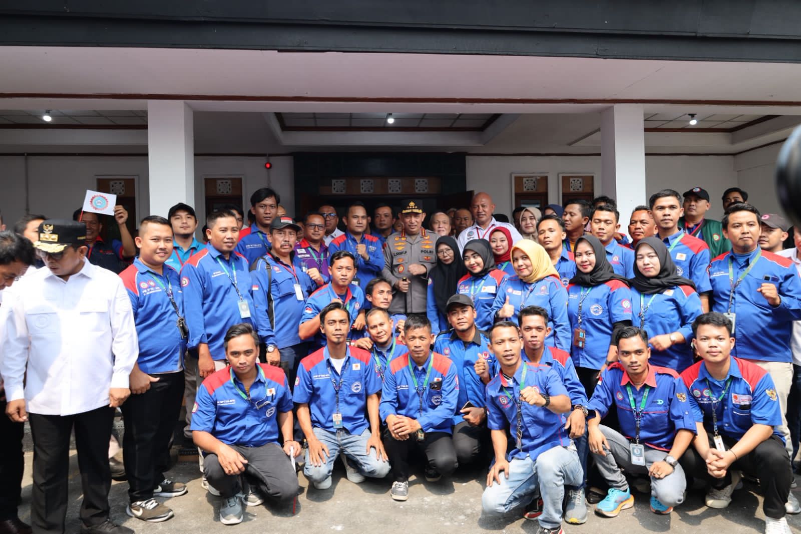 Polri dan KSPSI Gelar Bakti Sosial Sambut Hari Bhayangkara ke-79