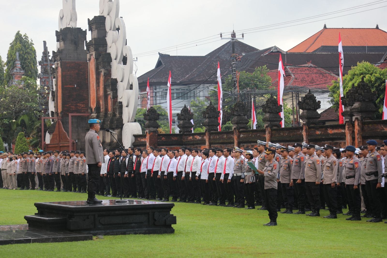 Kabid Propam Polda Bali Sampaikan Pesan Kedisiplinan Saat Pimpin Apel Pagi