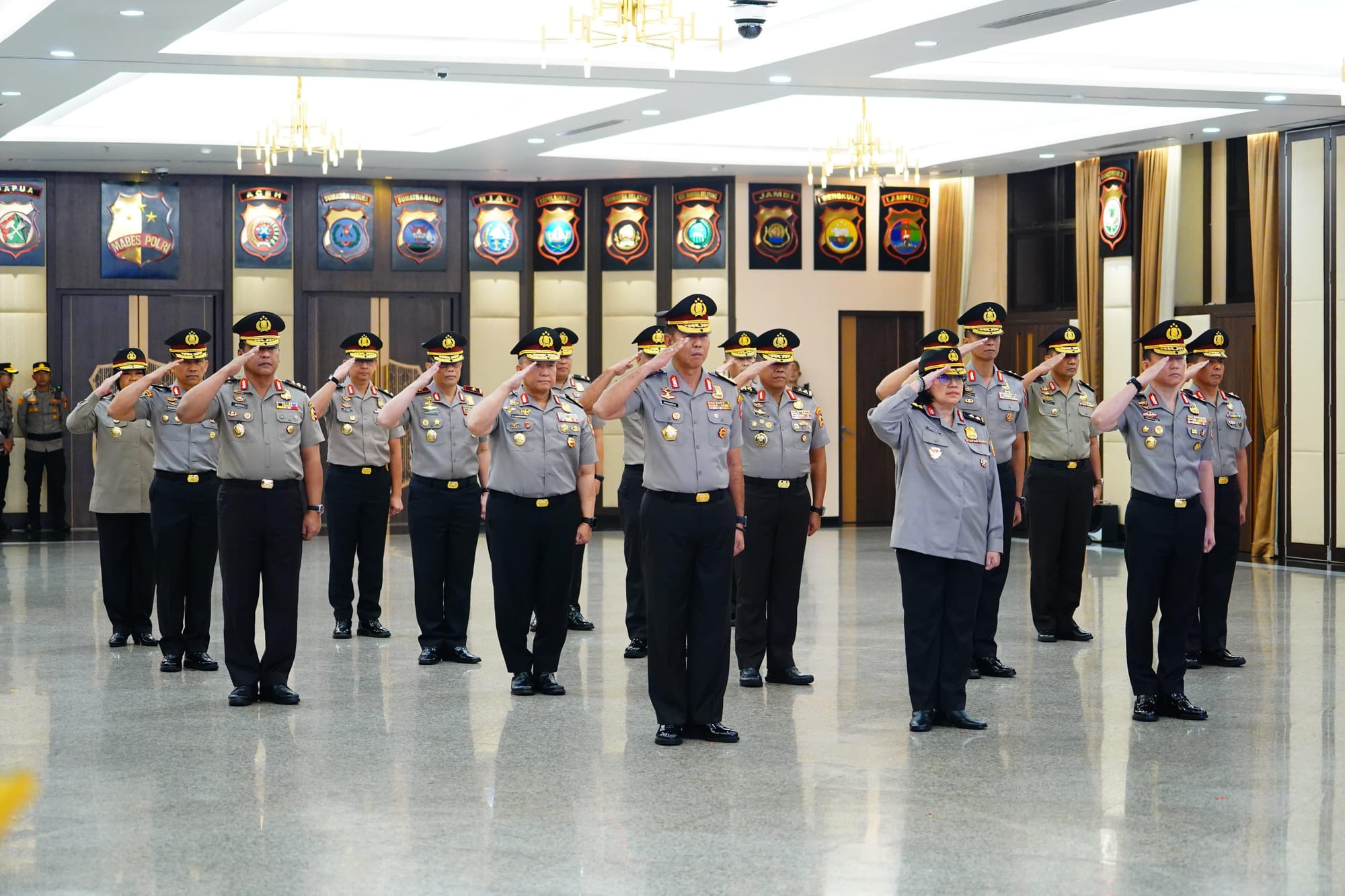 17 Perwira Tinggi Polri Naik Pangkat, Satu Perwira Sandang Bintang Tiga