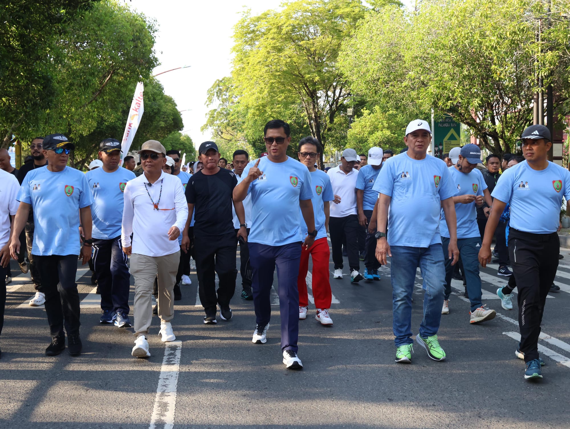 Kapolda Kalteng Ikut Jalan Sehat Semarakkan Hakopnas ke-78 Bersama Warga