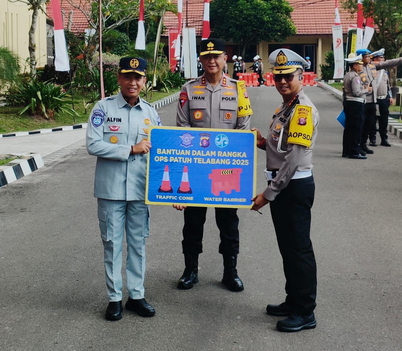Optimalkan Keamanan Lalu Lintas, Dirlantas Polda Kalteng Terima Bantuan Fasilitas Jalan dari Jasa Raharja