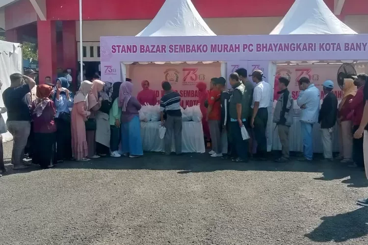 Polri dan Masyarakat Bersatu Dukung UMKM Lewat Semarak Bhayangkara di Banyumas