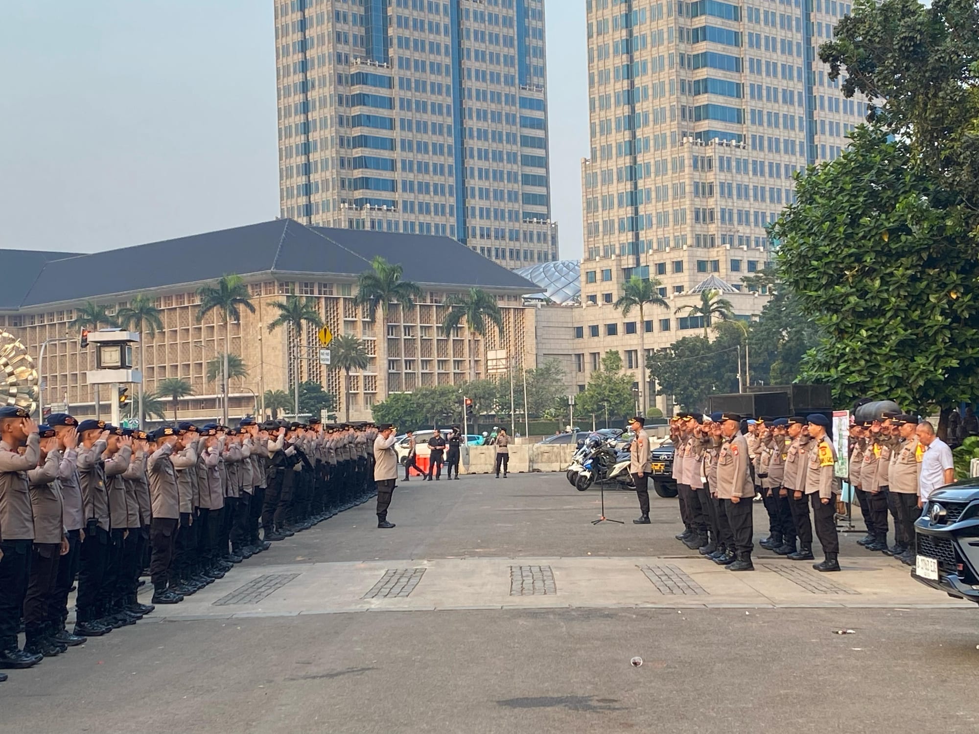 1.632 Polisi Diterjunkan Amankan Aksi Ojol di Sekitar Monas