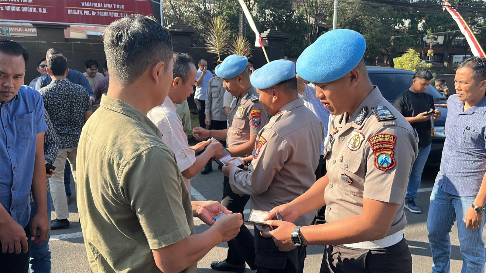 Ops Patuh Semeru: Propam Tegakkan Disiplin Internal Lewat Pemeriksaan Kendaraan