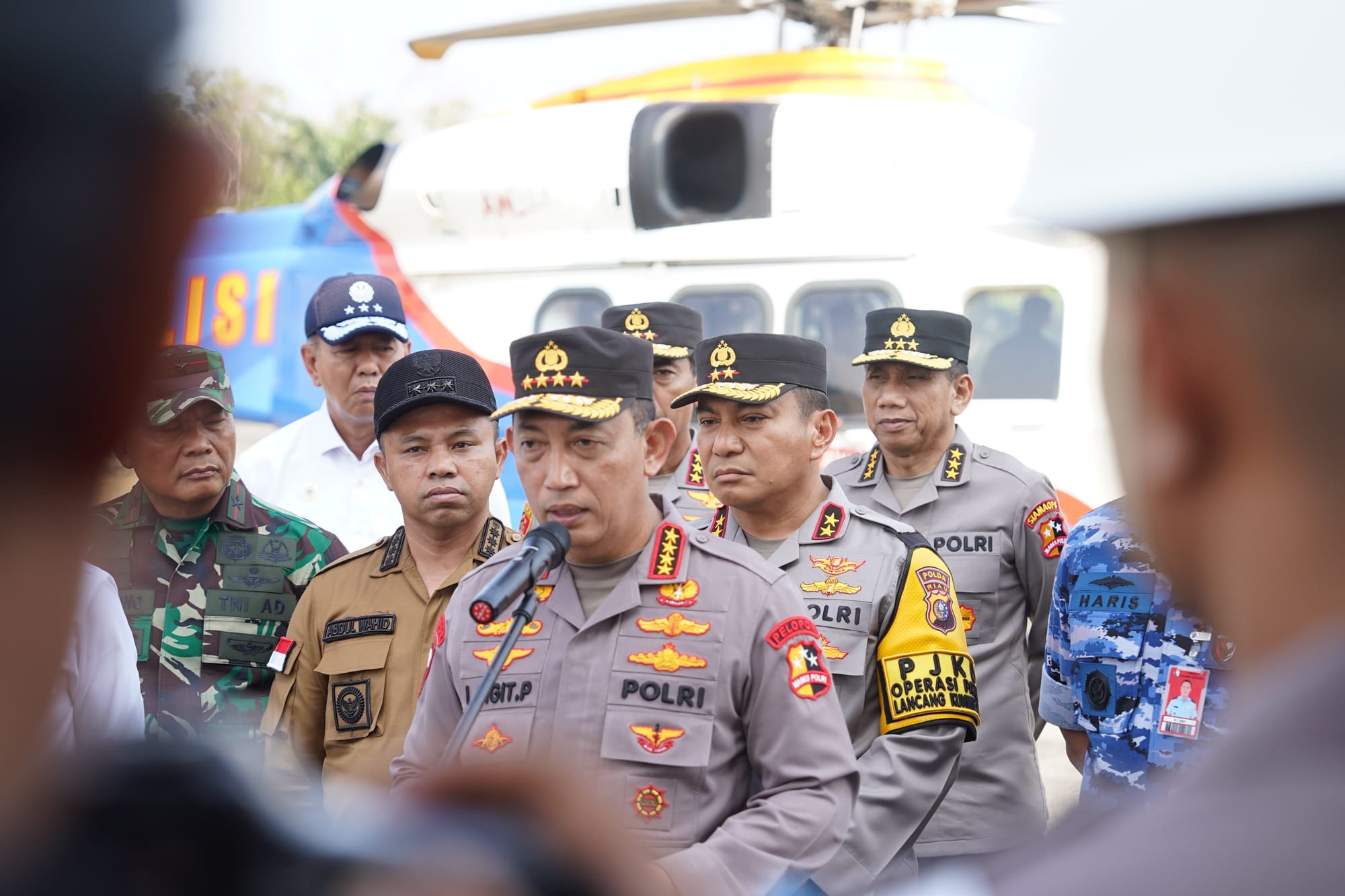Lakukan Pemantauan Udara, Kapolri Tegaskan Karhutla Riau Terkendali dan Proses Hukum Jalan