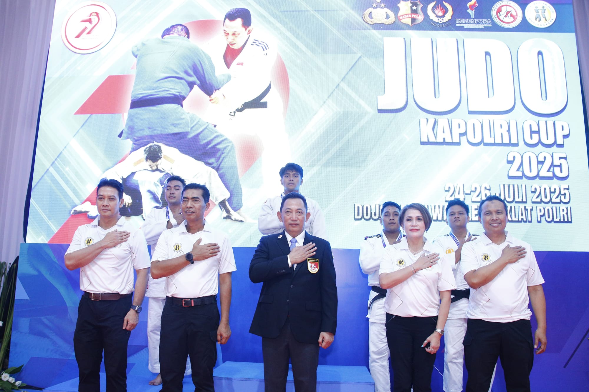 Kapolri Turun Langsung Jadi Wasit di Kejuaraan Judo Kapolri Cup 2025