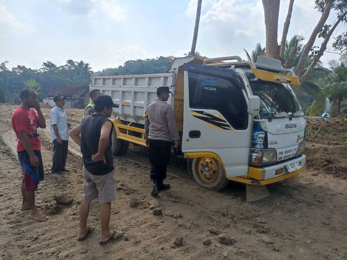 Polsek Rembang Periksa Sopir yang Ditemukan Meninggal di Dalam Kabin