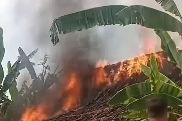 Lima Menit Dilalap Api, Rumah Kayu di Desa Sugihan Grobogan Hangus Terbakar