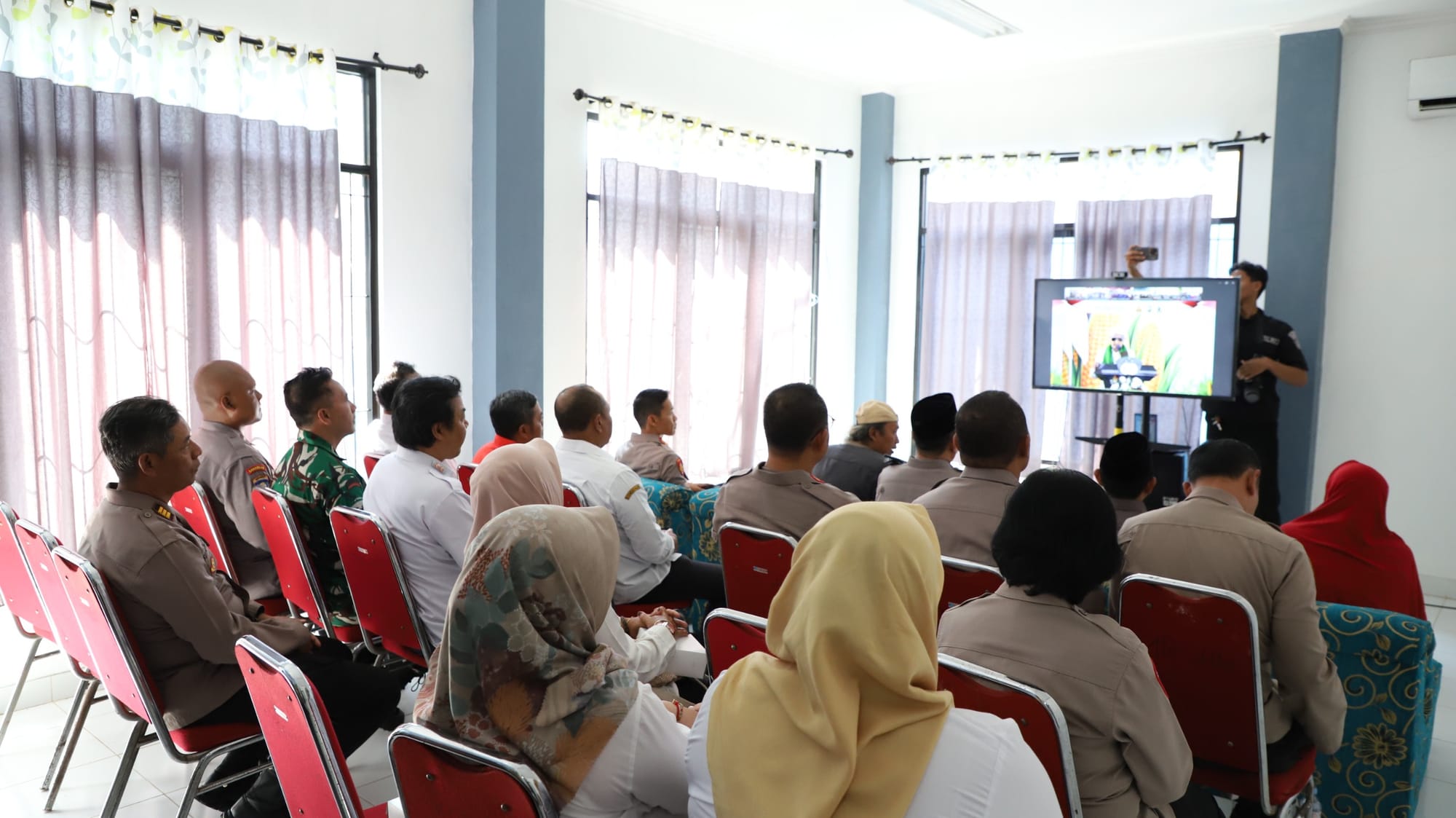 Tanam Jagung Serentak, Polresta Malang Kota Ajak Santri Ponpes Bangun Kemandirian Pangan