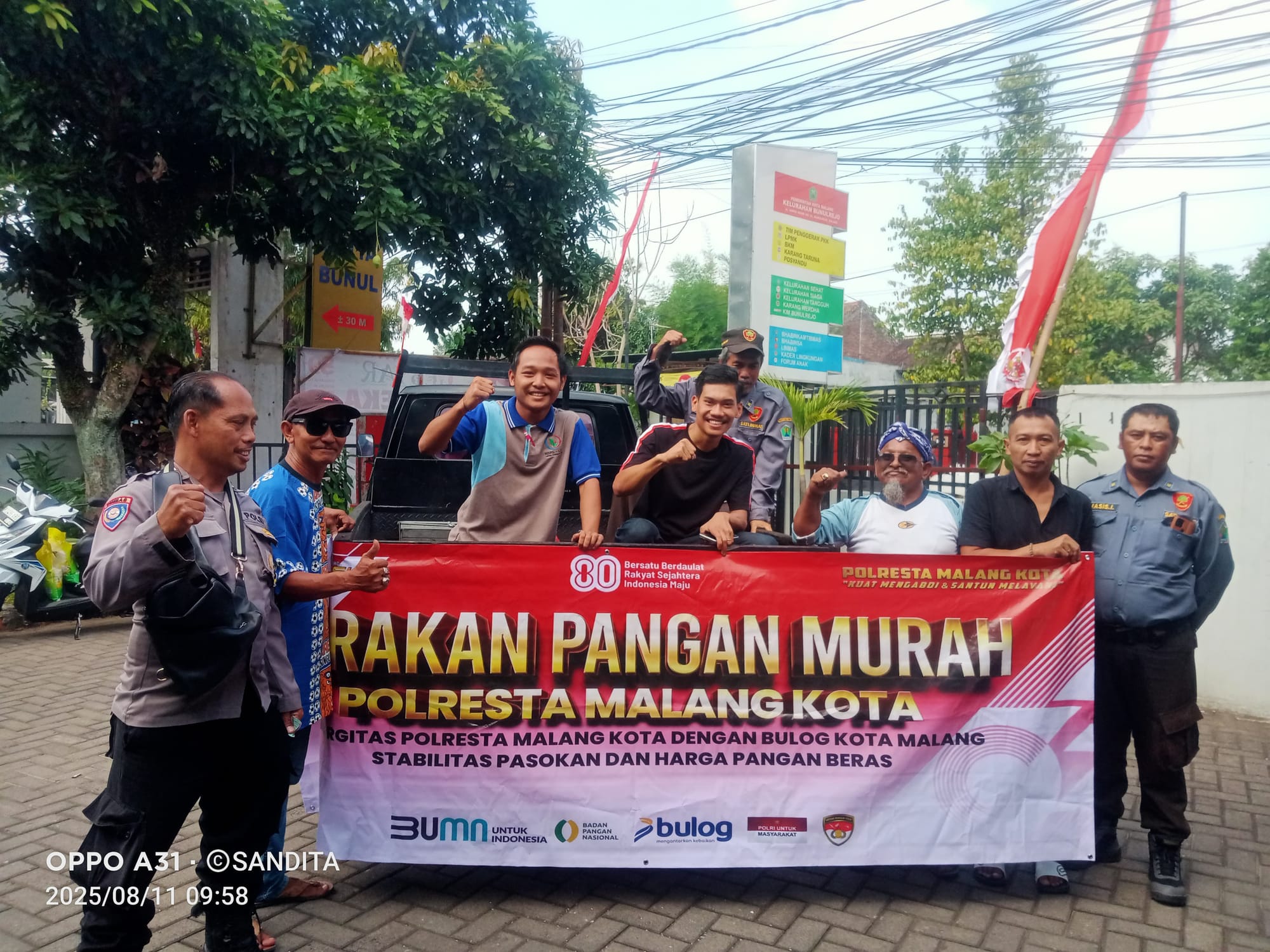Bhabinkamtibmas Pastikan Warga yang Berhak Terima Beras di GPM Polresta Malang Kota
