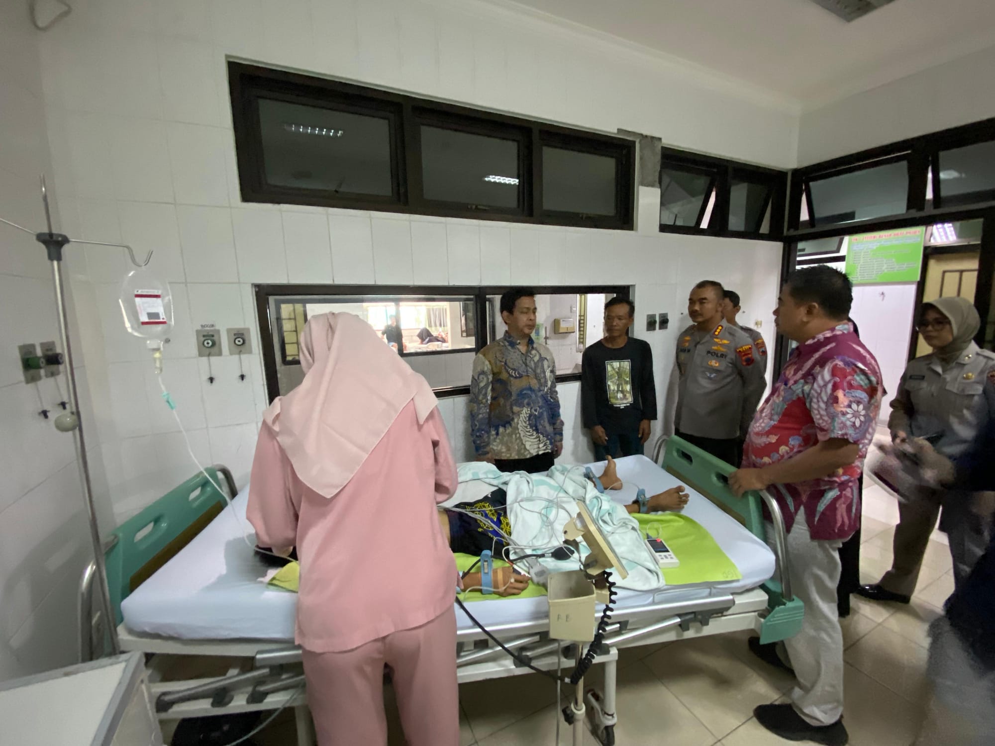 Kunjungi RSUD Soewondo, Kapolresta Pati Besuk Korban Kerusuhan Unjuk Rasa
