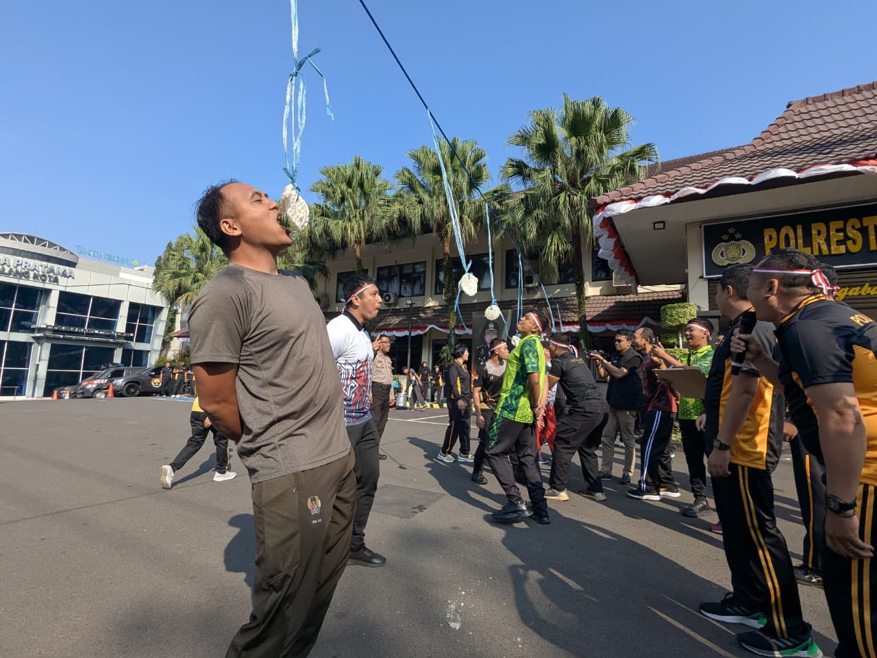 Dari Makan Kerupuk hingga Tarik Truk, Polresta Malang Kota Punya Cara Seru Rayakan HUT RI ke-80