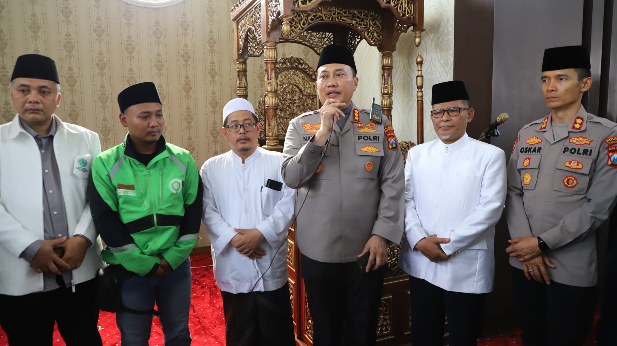 Sholat Ghoib di Malang, Polisi dan Ojol Dukung Keluarga Affan Kurniawan