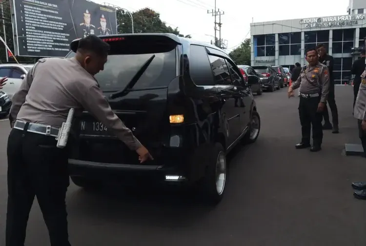 Satlantas Polresta Malang Kota Tilang Mobil Viral karena Gunakan Lampu Tidak Standar