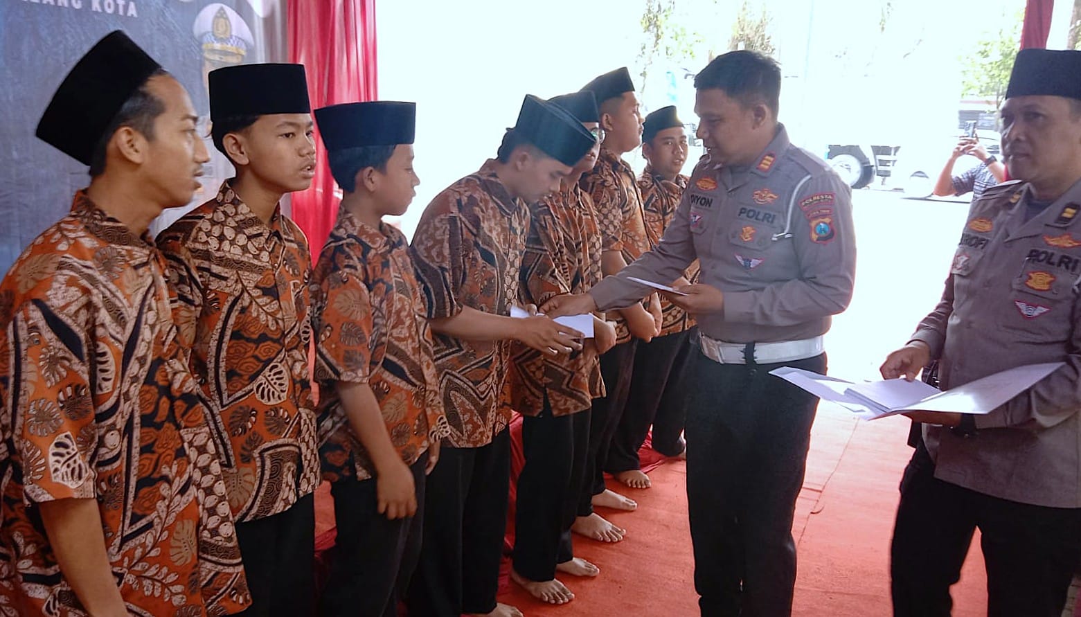 Satlantas Polresta Malang Kota Ajak Anak Yatim Doa Bersama Sambut HUT Lalu Lintas ke-70
