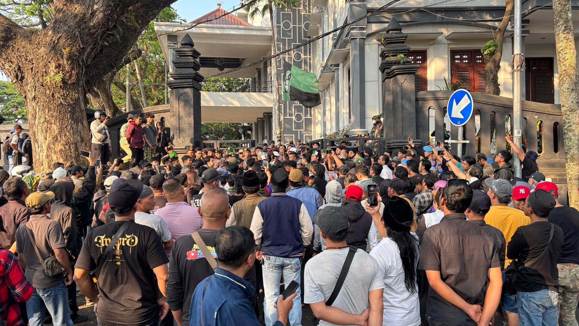 Unjuk Rasa di Kota Malang Berlangsung Aman, Massa Membubarkan Diri Tanpa Gesekan