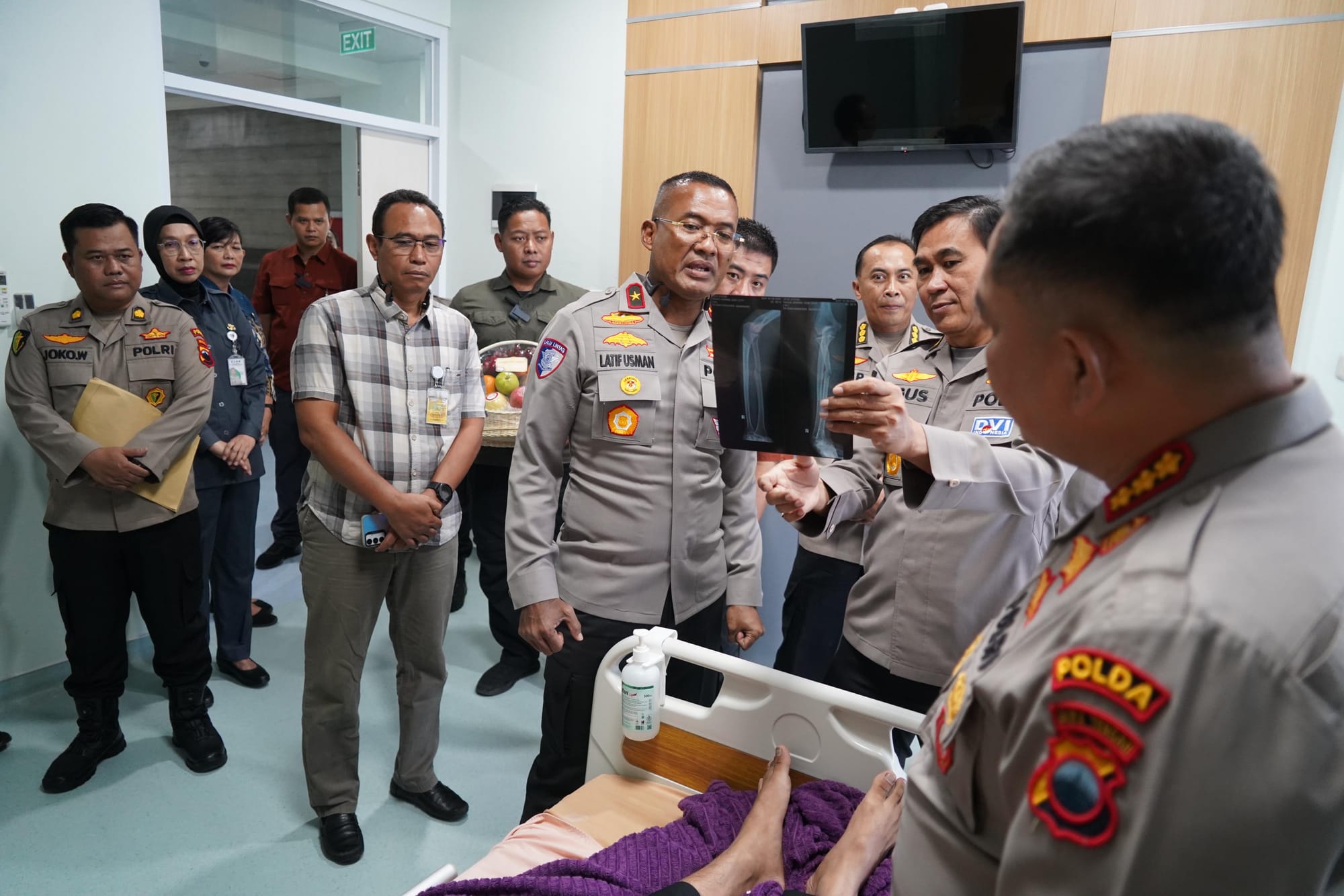 Kepedulian Pimpinan, Wakapolda Jateng Semangati Anggota Cidera di RS Bhayangkara