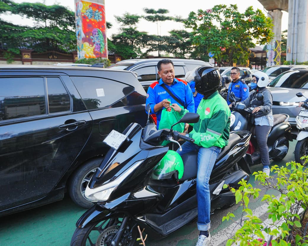 Buruh KSPSI dan Polri Gelar Bakti Sosial, Ratusan Paket Sembako Disalurkan ke Warga
