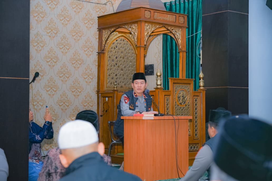 Dekatkan Polri dengan Umat, Wakapolda Sumbar Ikut Subuh Berjamaah di Kota Padang