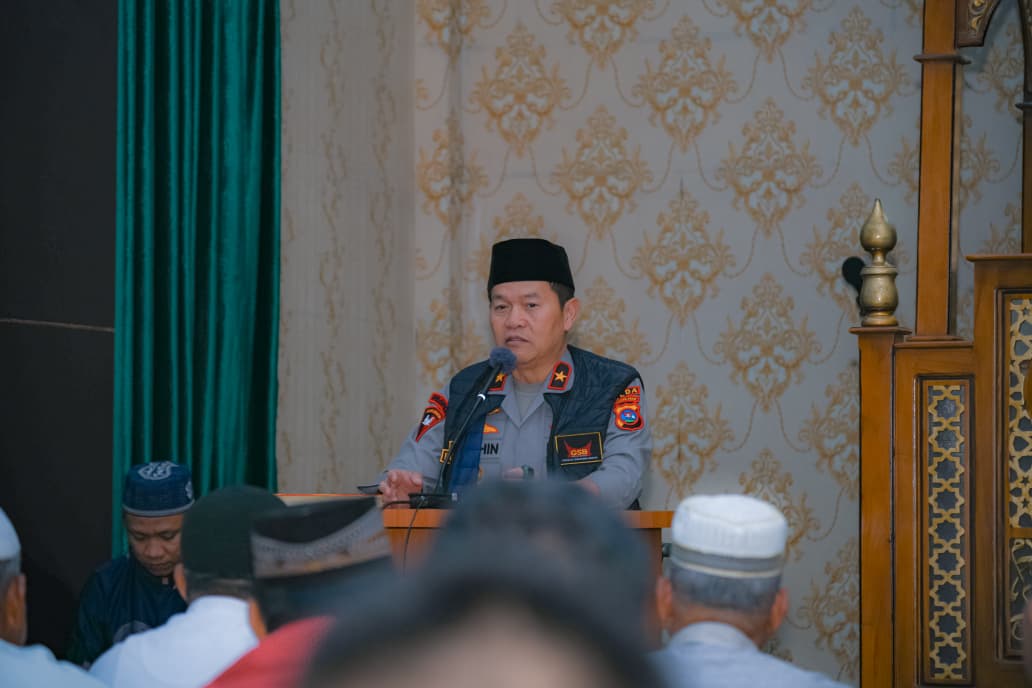 Wakapolda Sumbar Bersama Jamaah Masjid Raya Ampang Tunaikan Subuh Berjamaah