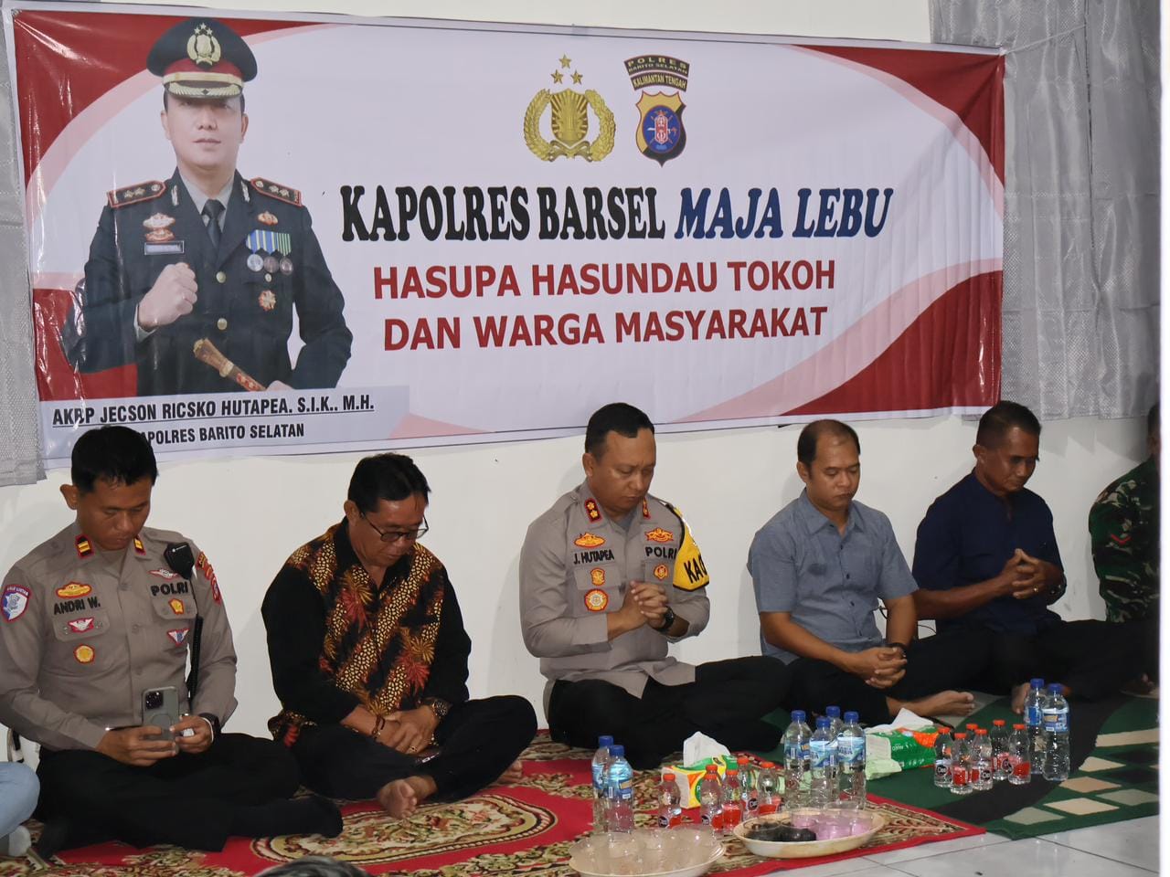Kapolres Barsel Maja Lebu Bersama Warga di Desa Kalahien