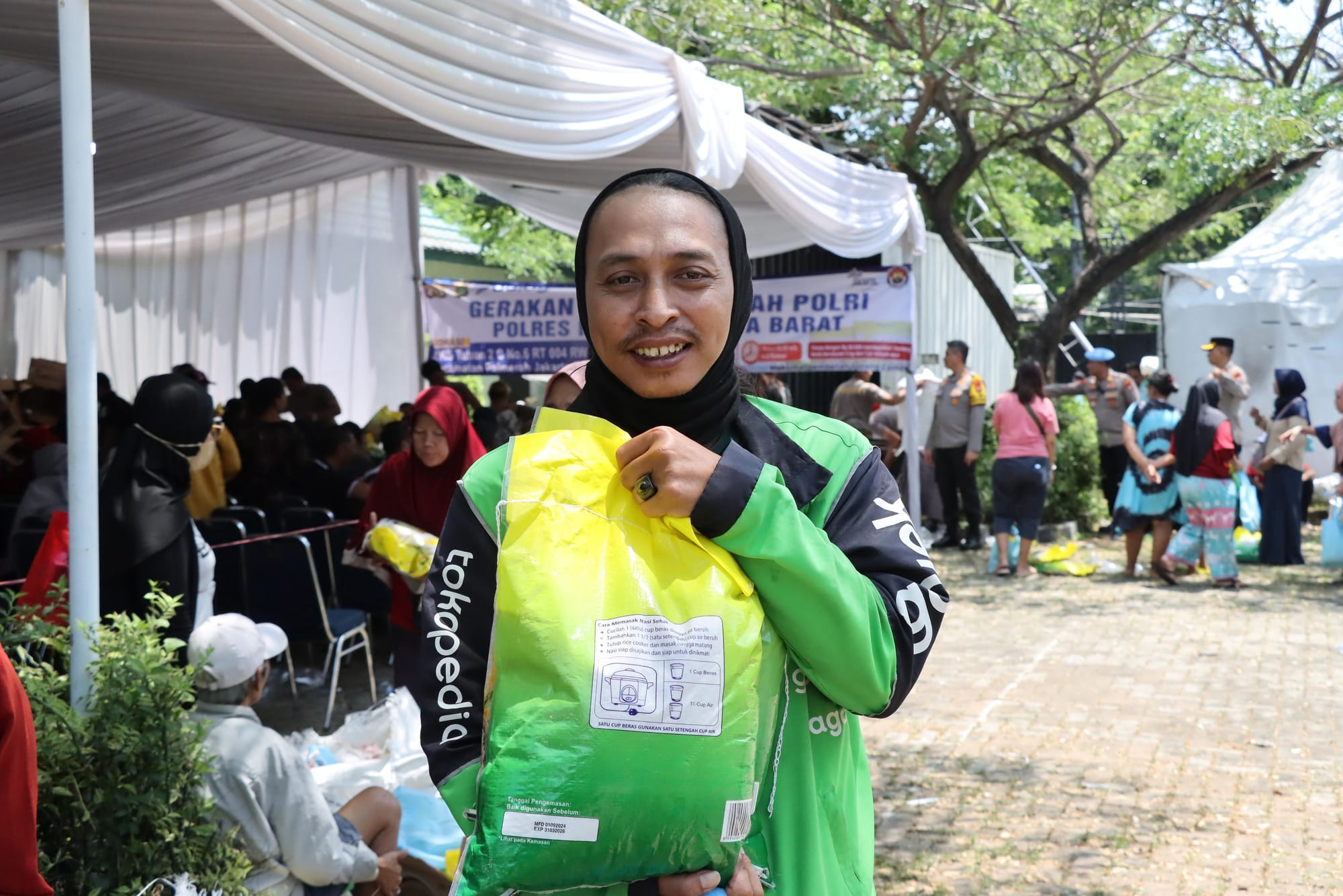 Ribuan Warga Antusias Serbu Pasar Murah Polri dan Polres Metro Jakarta Barat