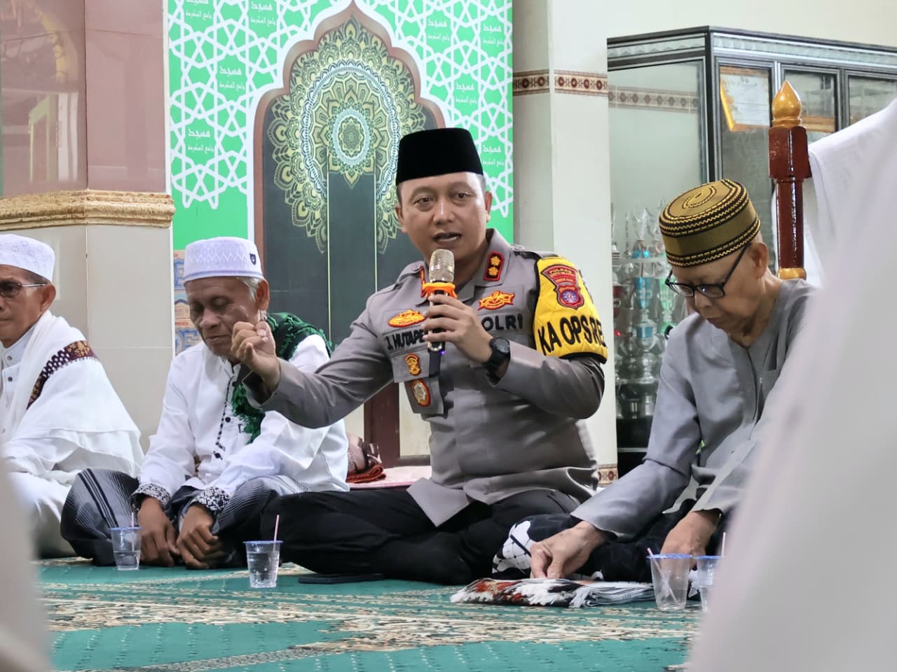 Jumat Curhat, Kapolres Barsel Jalin Silaturahmi dengan Jamaah Masjid Al Mukarramah
