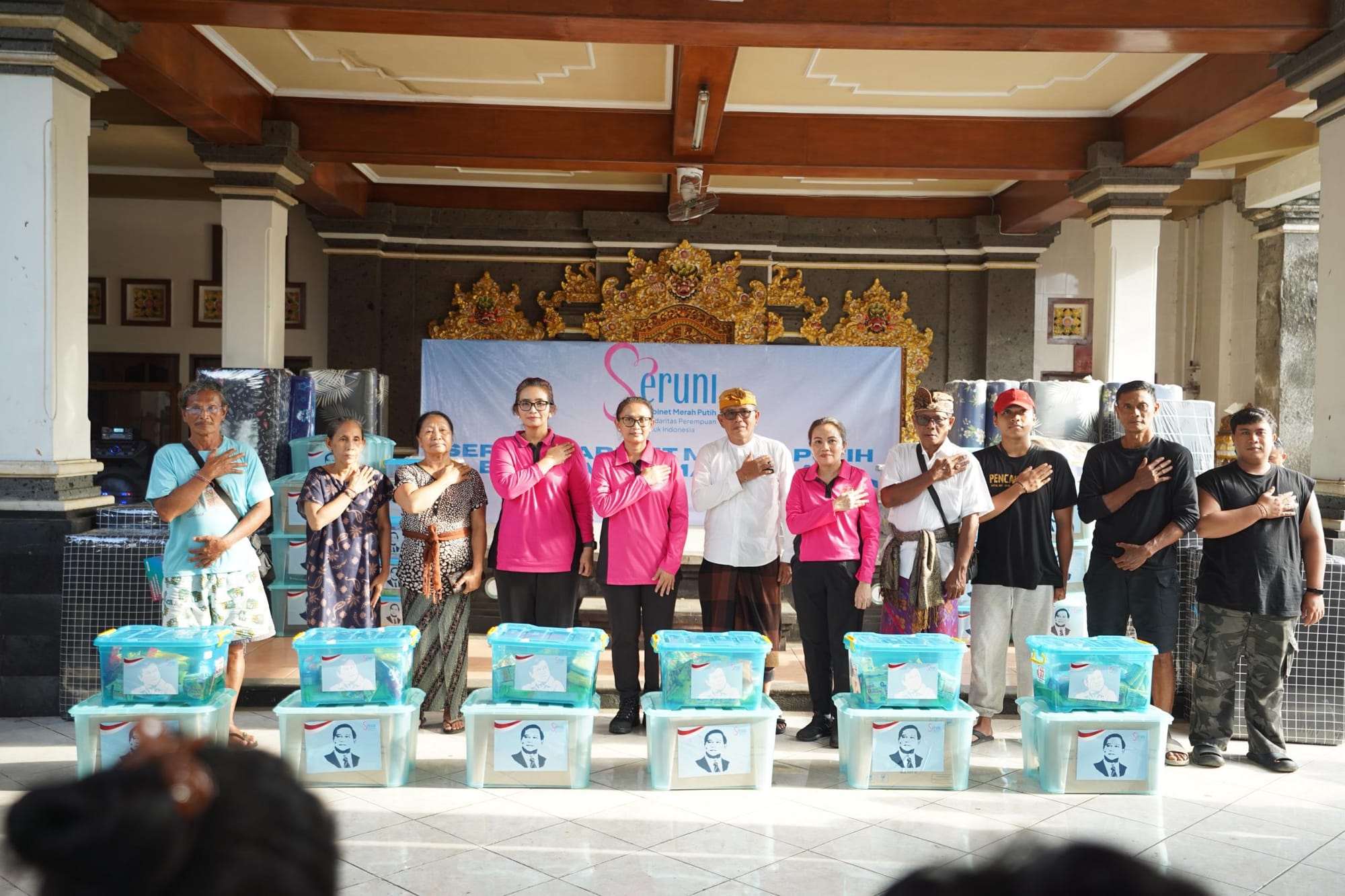 Peduli Korban Banjir, Bhayangkari Serahkan Bantuan di Bali