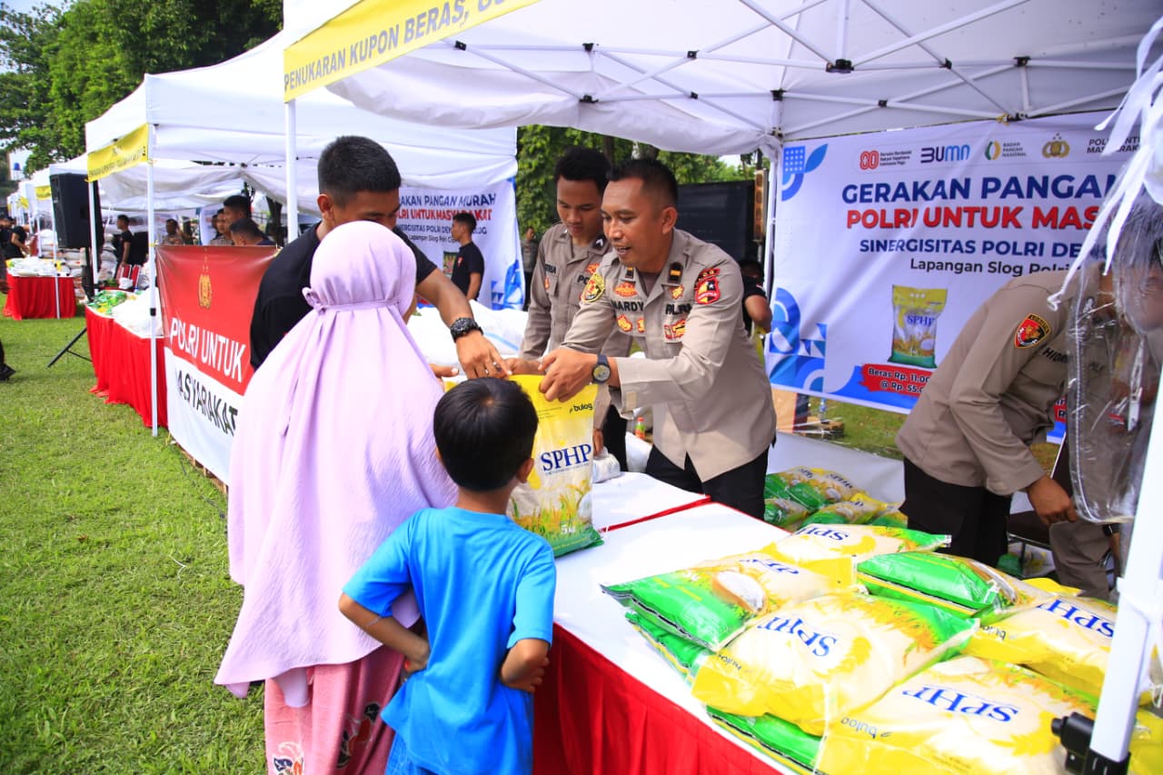Laris Manis, Sembako di Gerakan Pangan Murah Polri Diborong Warga