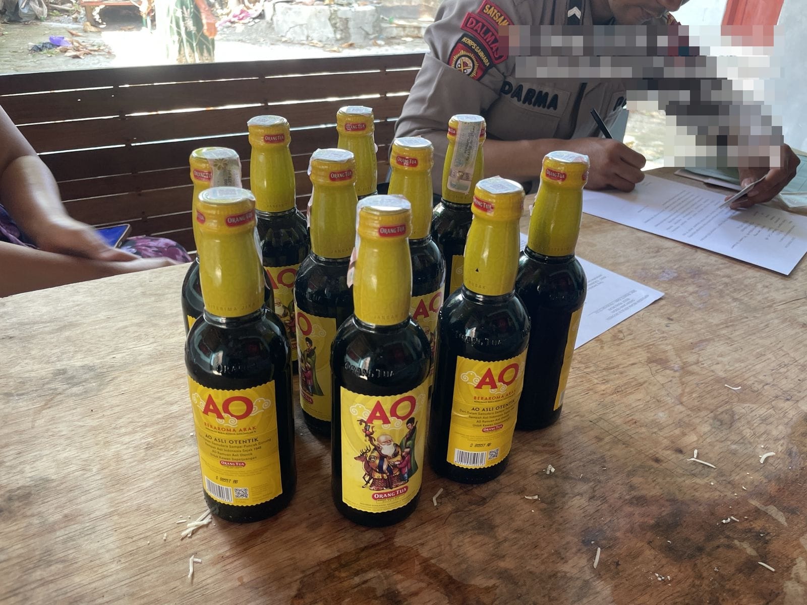 Sat Samapta Polres Pekalongan Sita Puluhan Botol Miras dari Warung dan Kafe