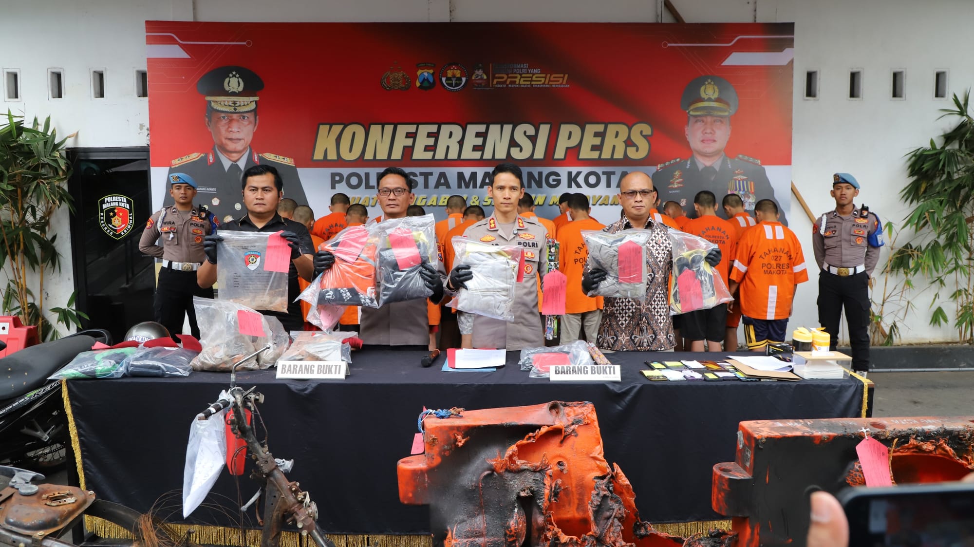 Polisi: 17 Orang Terbukti Lakukan Perusakan dan Pembakaran Pos Polisi