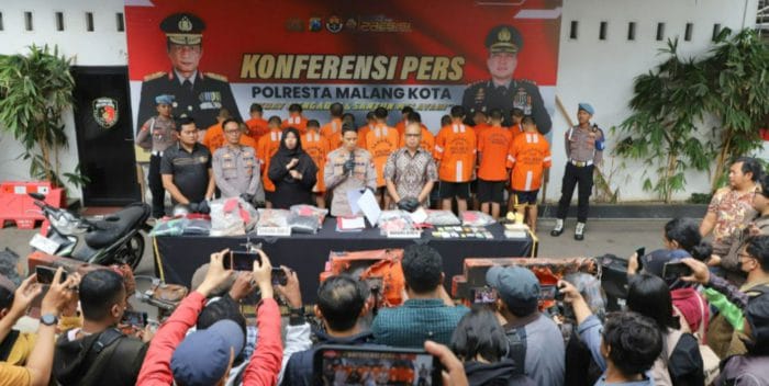 Enam Pos Polisi Dibakar Saat Demo, Polresta Malang Kota Tangkap 17 Pelaku