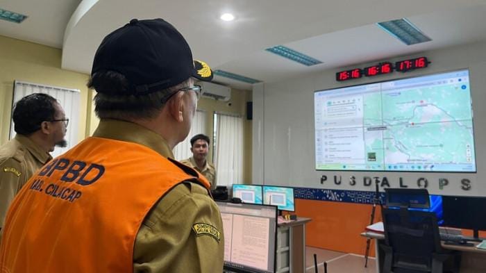 Sirine Tsunami Mendadak Berbunyi di Pantai Cilacap, Aktivitas Warga Terhenti Sesaat