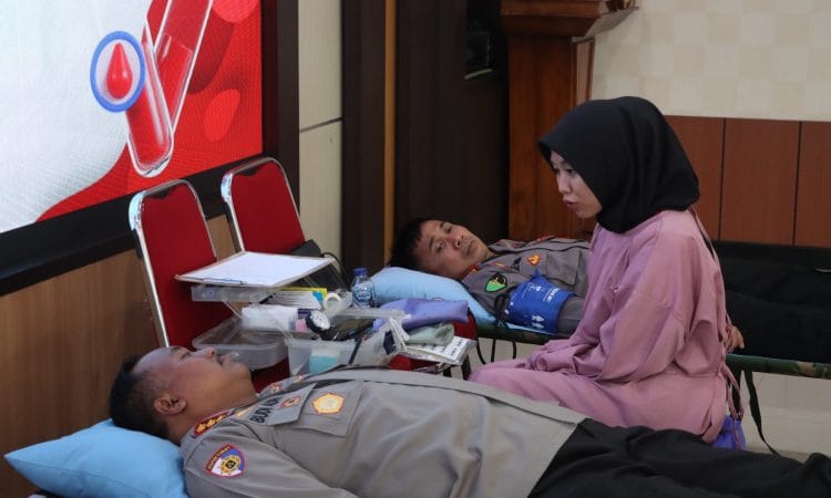 Polresta Cilacap Kumpulkan 80 Kantong Darah di Aksi Donor Serentak HUT Humas Polri ke-74