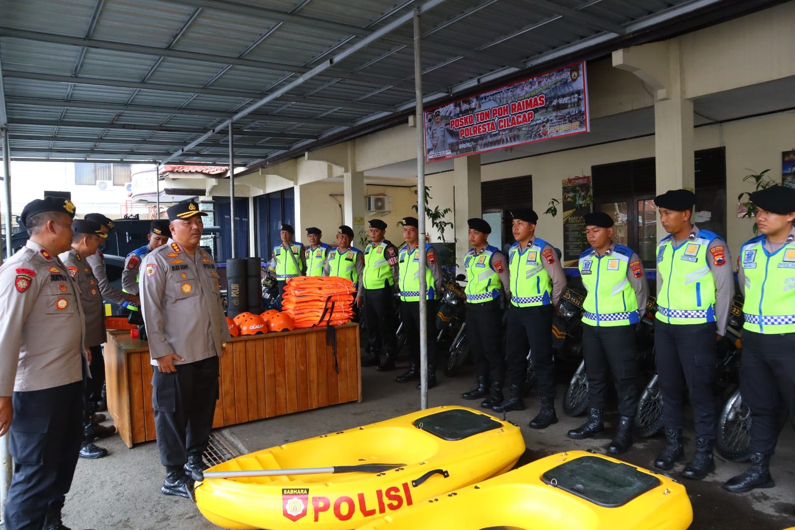 Hadapi Ancaman Bencana, Kapolresta Cilacap Cek dan Pastikan Alat SAR Siap Pakai
