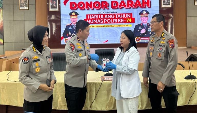 Peringati HUT Humas Polri ke-74, Polda Sumbar Gelar Donor Darah Bersama Media dan Personel